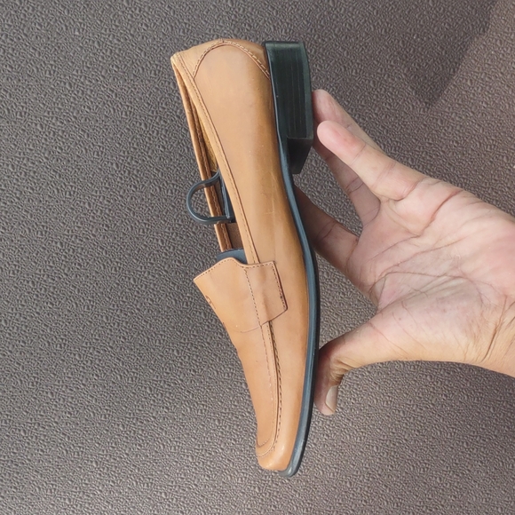 Etienne Aigner "Jannie" Ladies Lt. Brown Leather Luxury Loafers (BRAZIL) - Picture 1 of 17